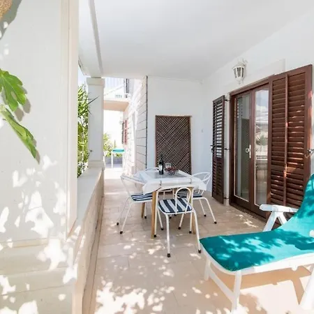 Apartment Veve Postira