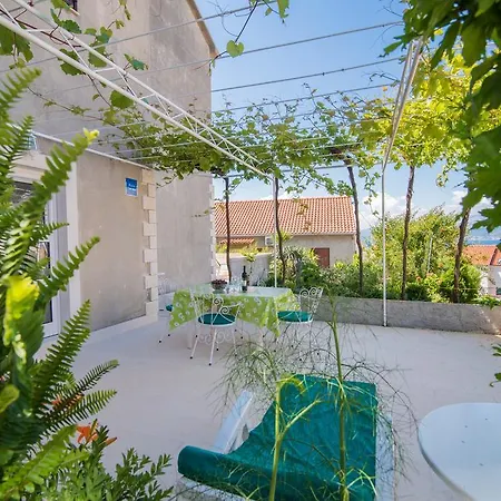 Apartment Veve Postira
